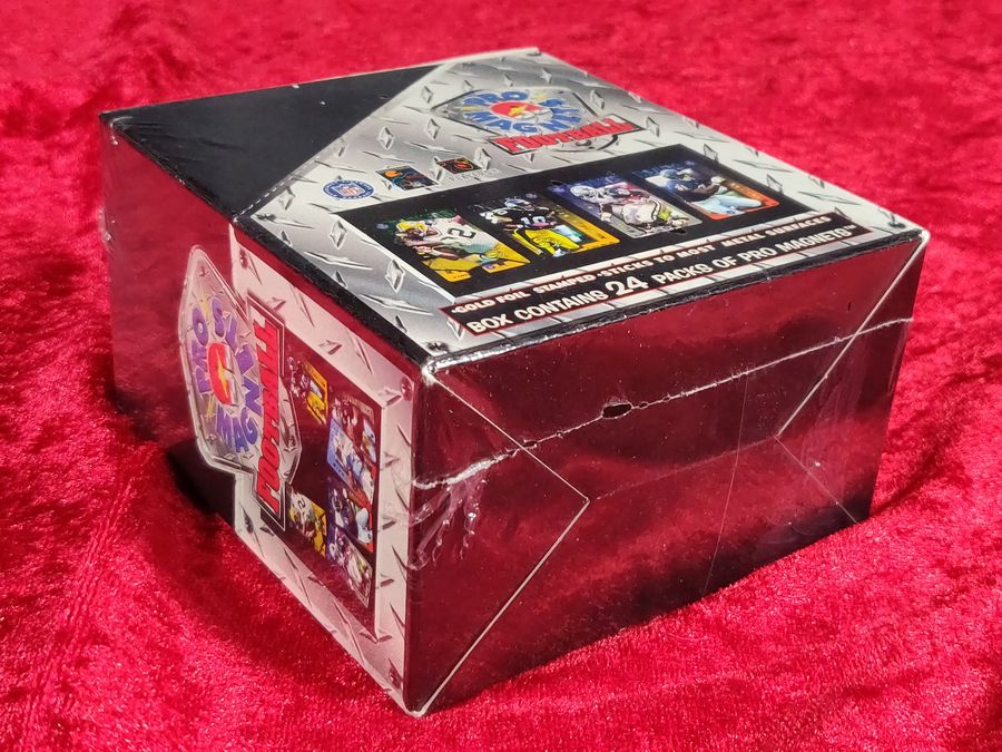 1996 NFL Football Sealed box 24 PKS of PRO Magnets gold foil stamped