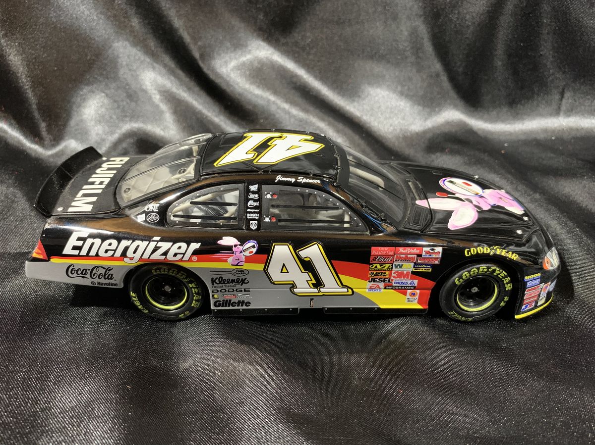 Action NASCAR #41 Jimmy Spencer Energizer 2002 Intrepid RT 1:24 Diecast
