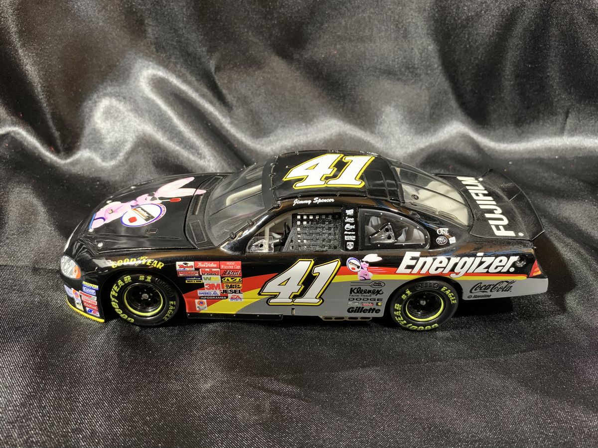 Action NASCAR #41 Jimmy Spencer Energizer 2002 Intrepid RT 1:24 Diecast