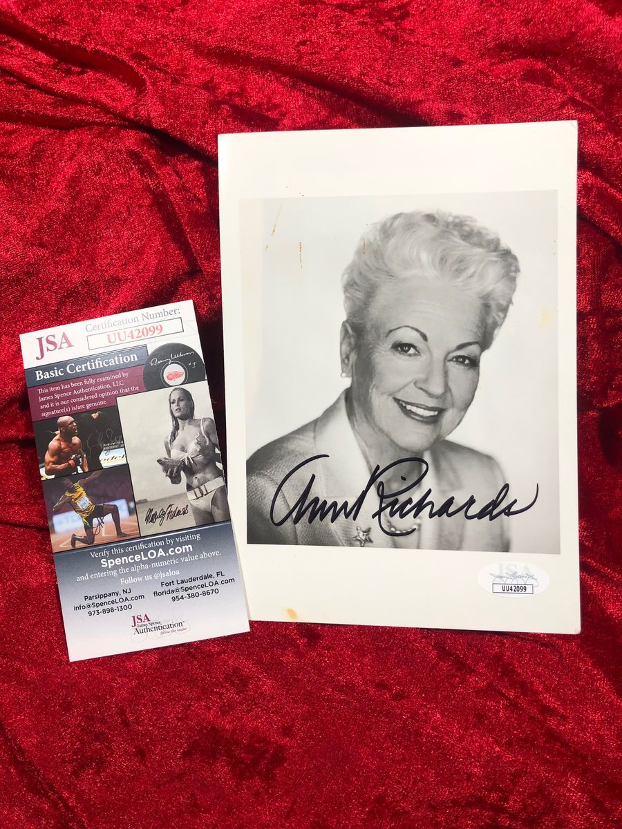 Ann Richards 5x7 B&W Bust Autographed Photo JSA Certified