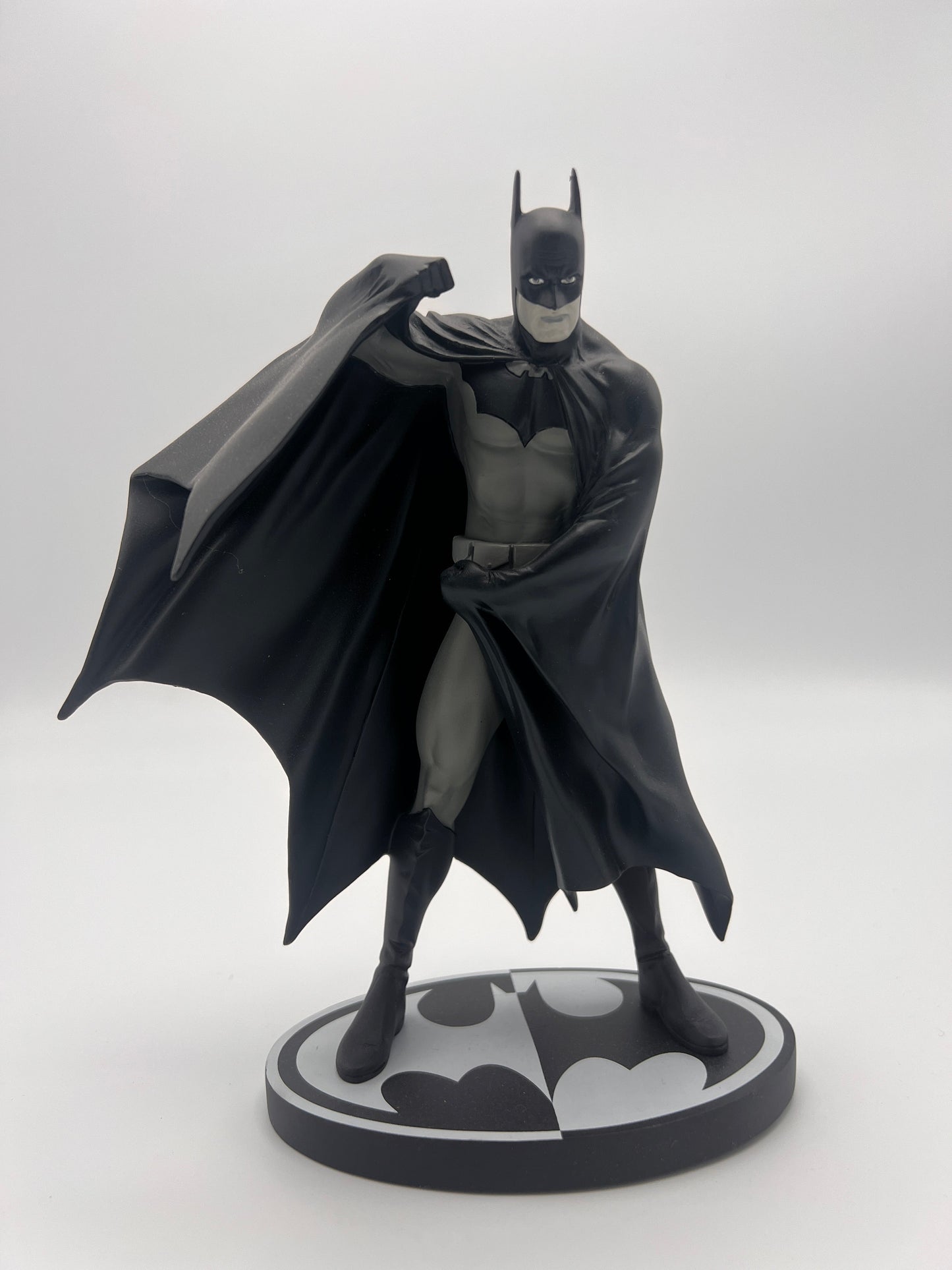 Batman Black and White - Alex Ross statue - DC Direct 0597 / 6000