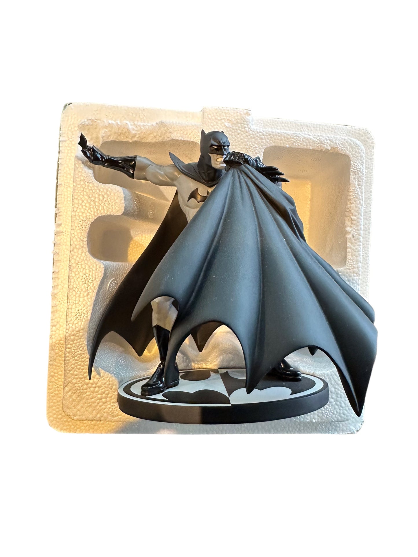 Batman Black and White - Andy Kubert statue - DC Direct 1711 / 4000
