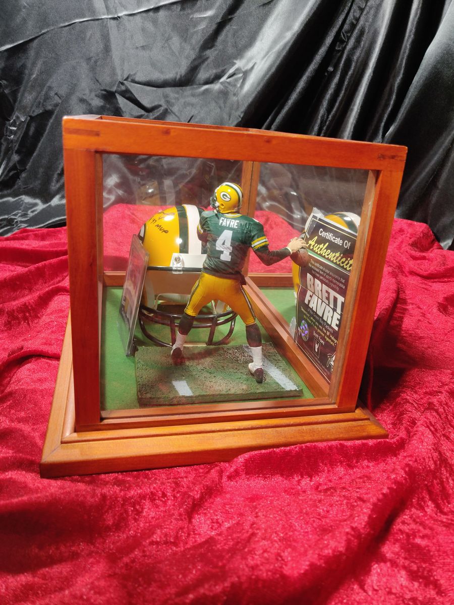 Brett Favre Packers Signed Mini Helmet Shadowbox w/ Jersey Card & Figure