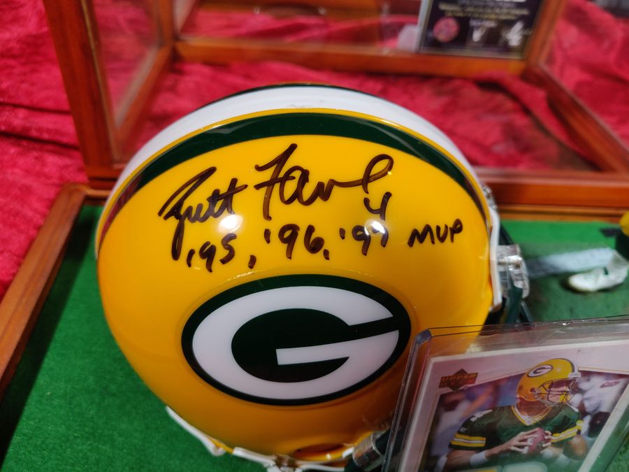 Brett Favre Packers Signed Mini Helmet Shadowbox w/ Jersey Card & Figure