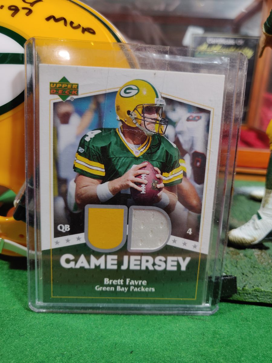 Brett Favre Packers Signed Mini Helmet Shadowbox w/ Jersey Card & Figure
