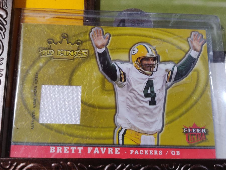 Brett Favre Signed 8x10 Framed Photo w/ Game-Worn Jersey Card Certified