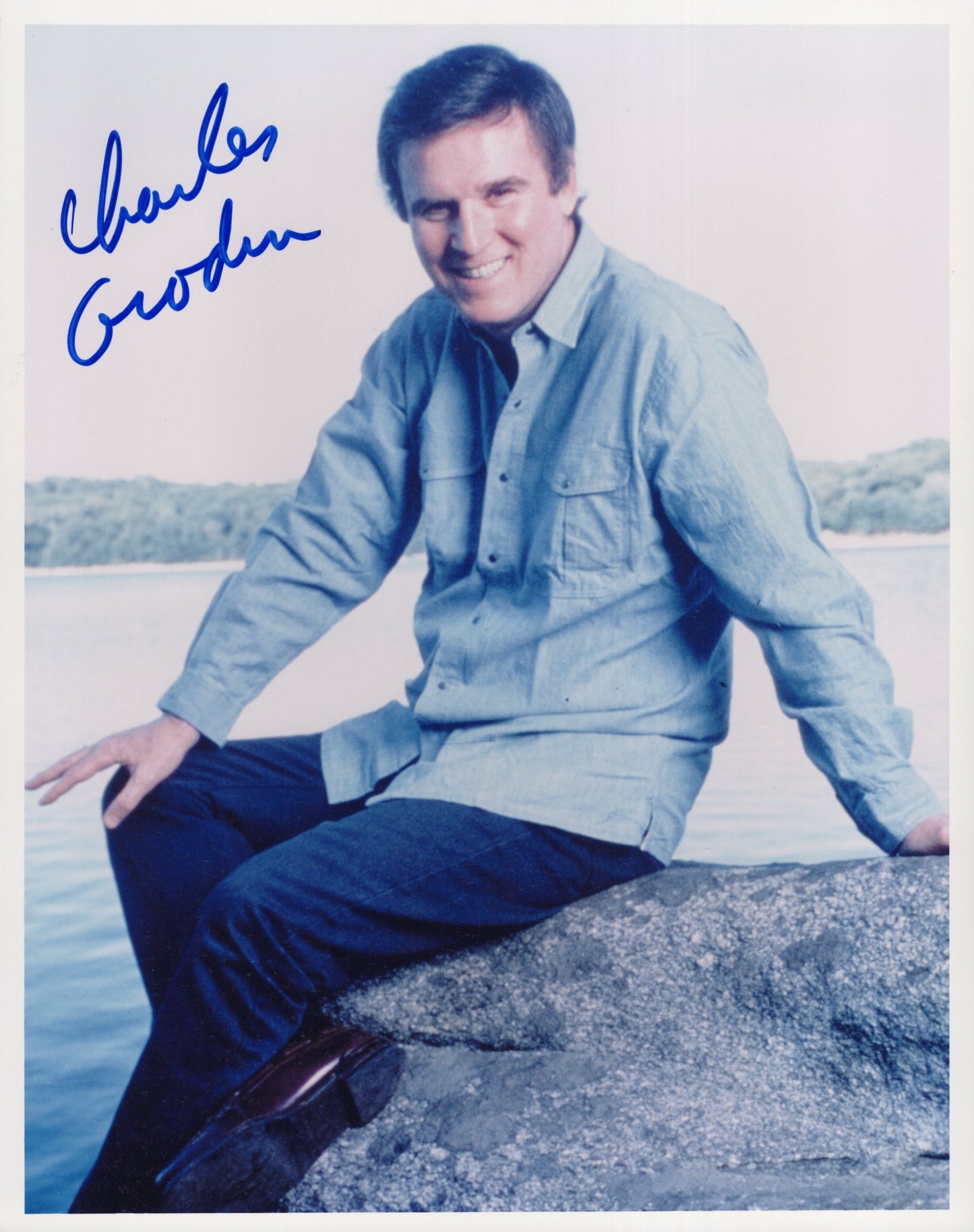 Charles Grodin Signed Photo 8x10 in Blue Shirt from Midnight Run PSA Certified