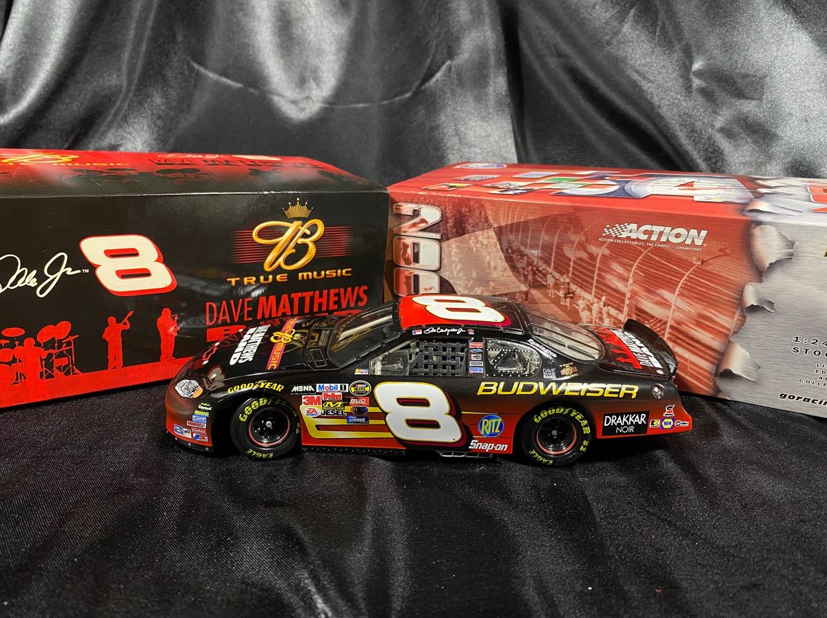 Dale Earnhardt Jr. #8 NASCAR 1:24 Budweiser Dave Matthews Band 2004 Monte Carlo
