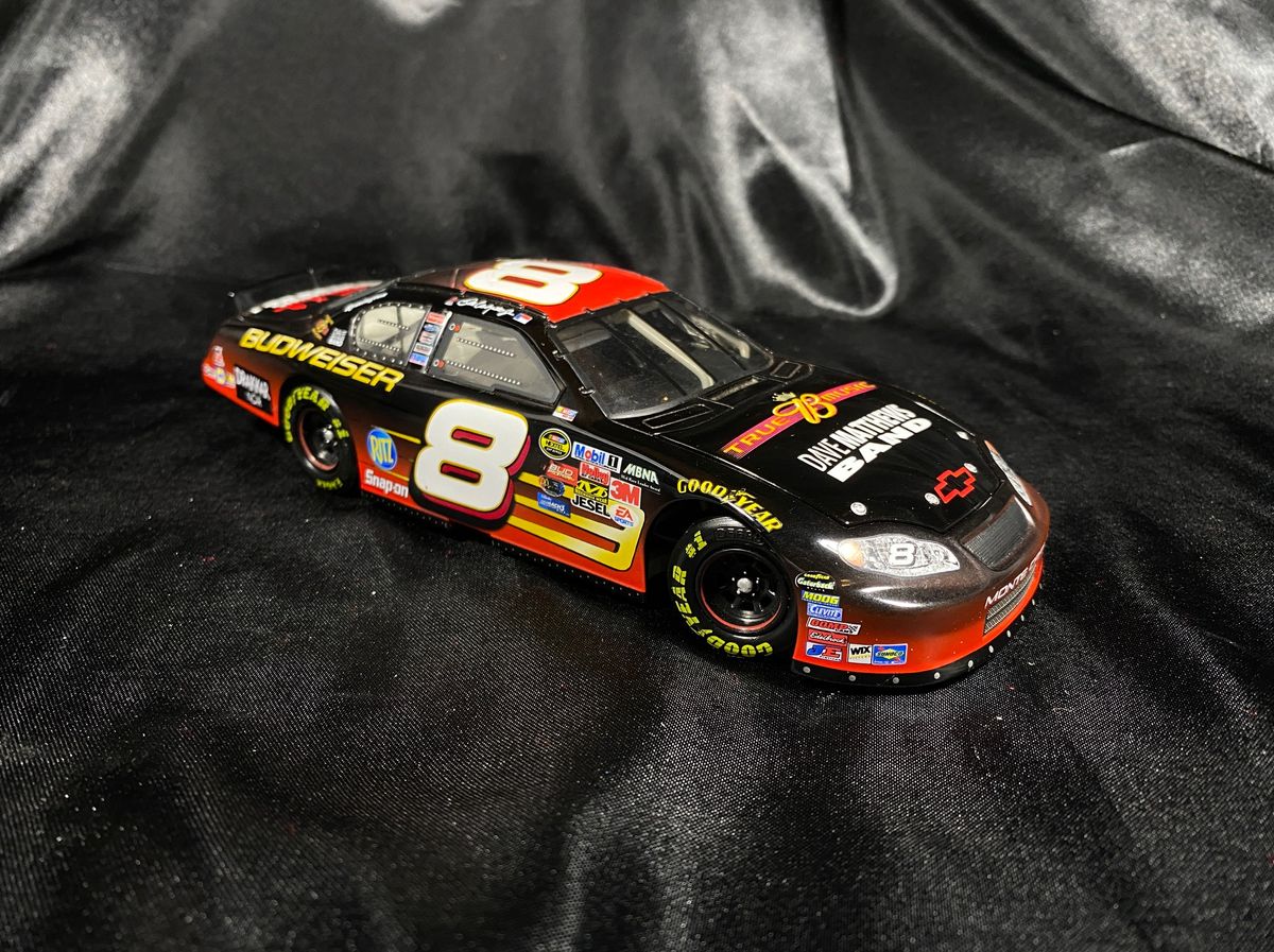 Dale Earnhardt Jr. #8 NASCAR 1:24 Budweiser Dave Matthews Band 2004 Monte Carlo