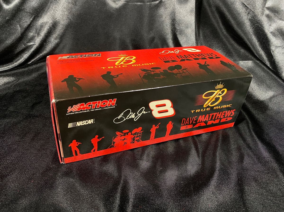 Dale Earnhardt Jr. #8 NASCAR 1:24 Budweiser Dave Matthews Band 2004 Monte Carlo