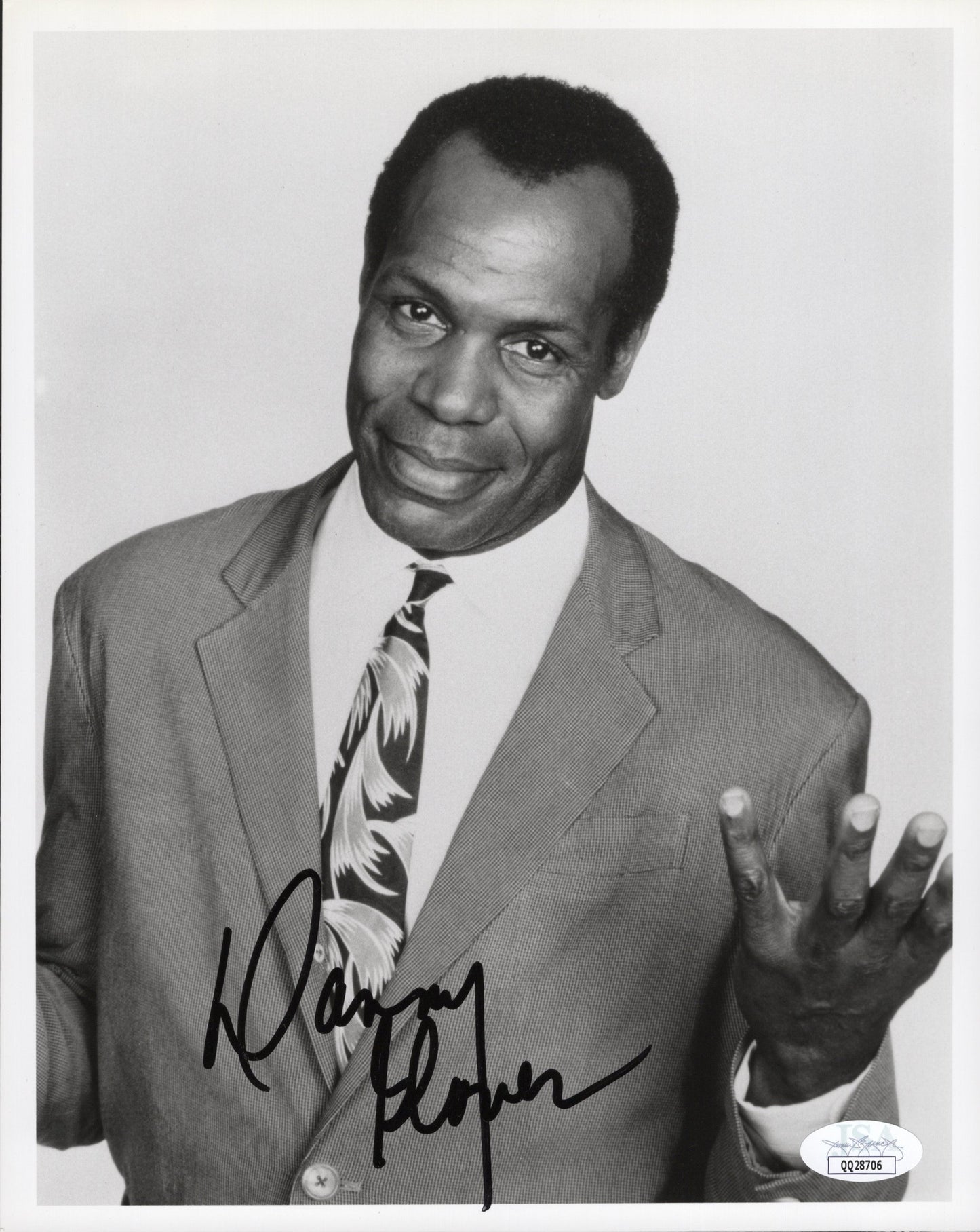 Danny Glover Signed Photo 8x10 B&W Autograph JSA Certified QQ28706 Unique