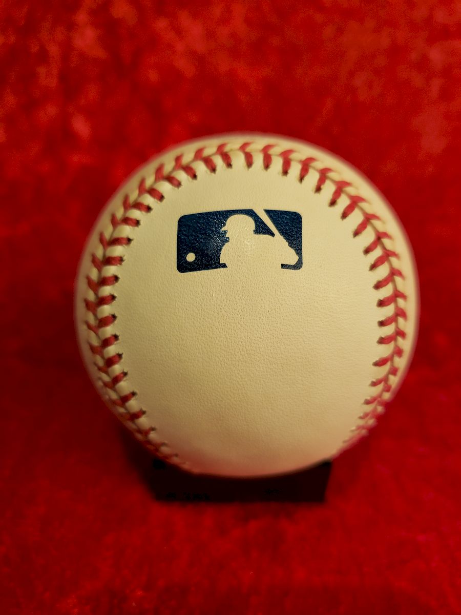 Derek Jeter Guaranteed Authentic Autographed Baseball – Collectors