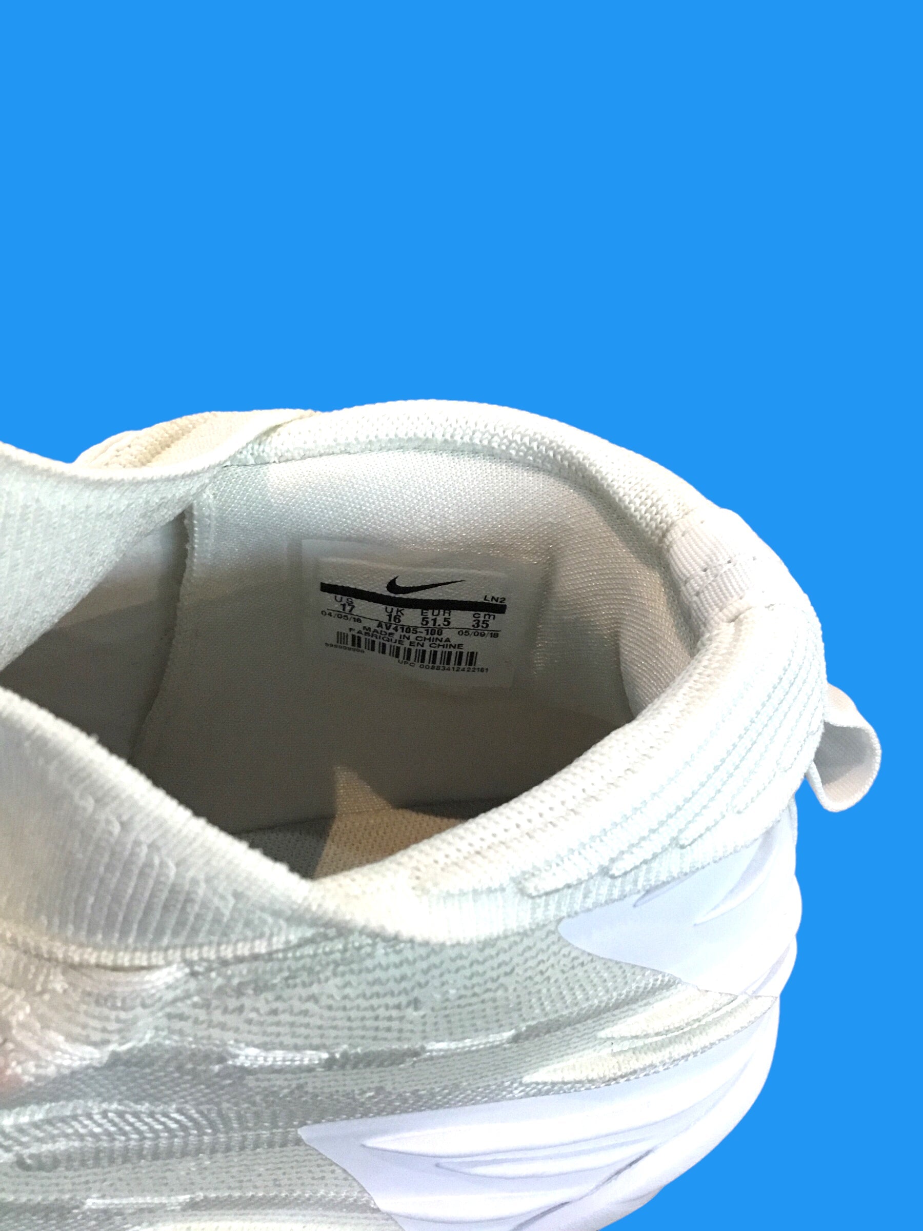 Derrick Henry Autographed Memorabilia Crucial Catch NFL Cancer Awareness Multicolor Ribbon Cleat Shoe