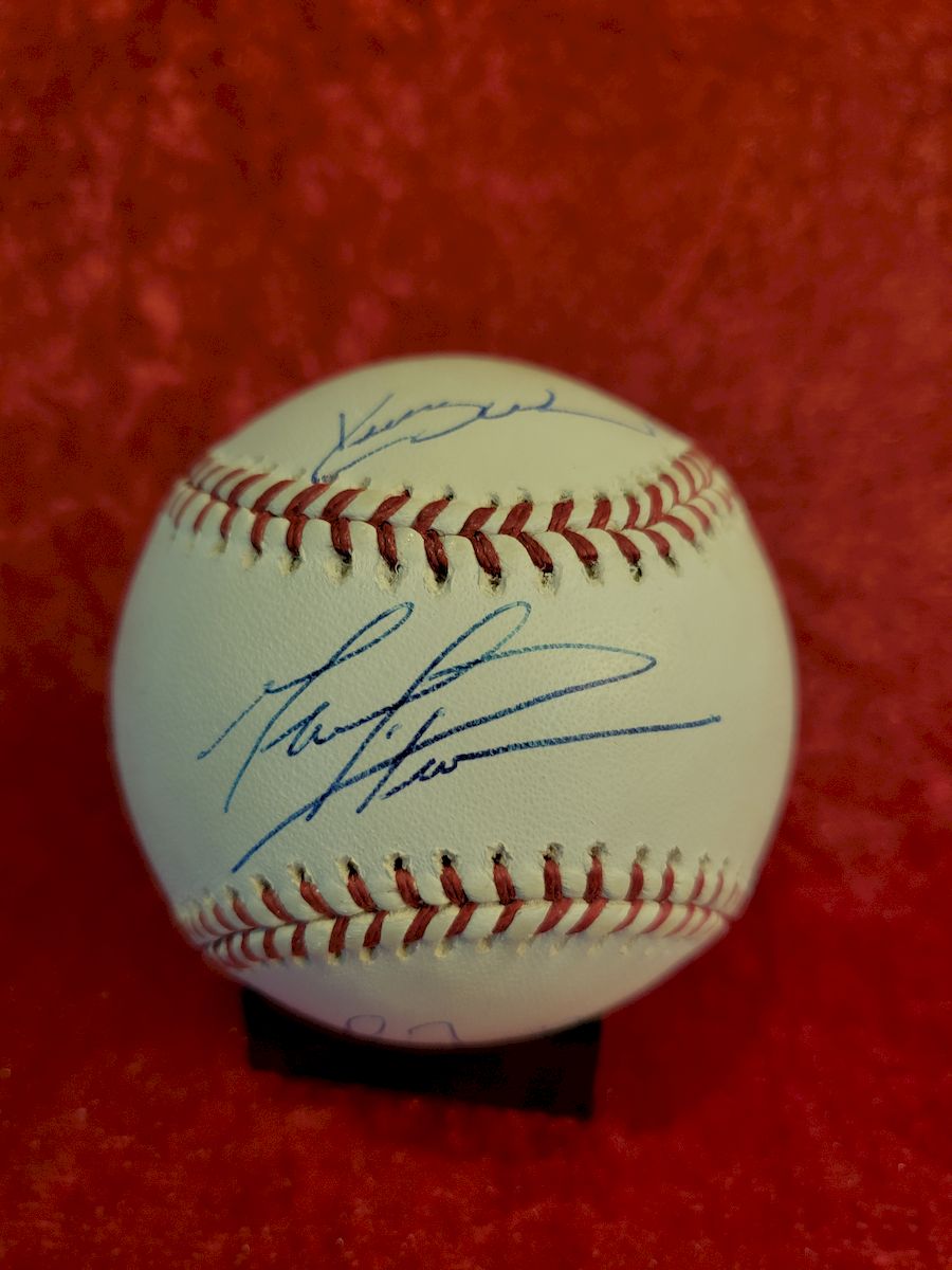 Greg Maddux Certified Authentic Autographed Baseball Mark Prior & Kerry Wood