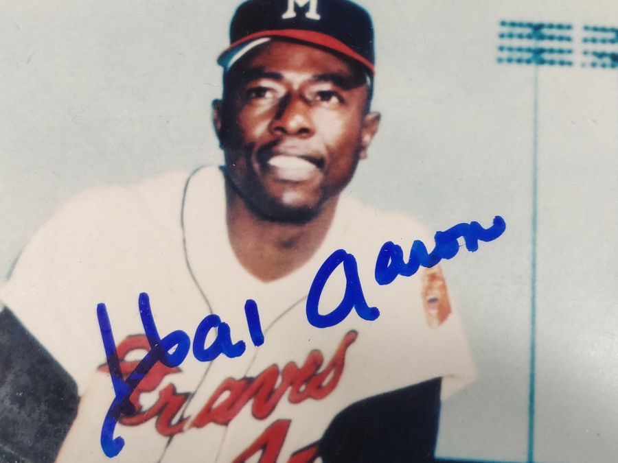 Hank Aaron Signed Framed 8x10 Photo with Bat Sliver Card #199/500