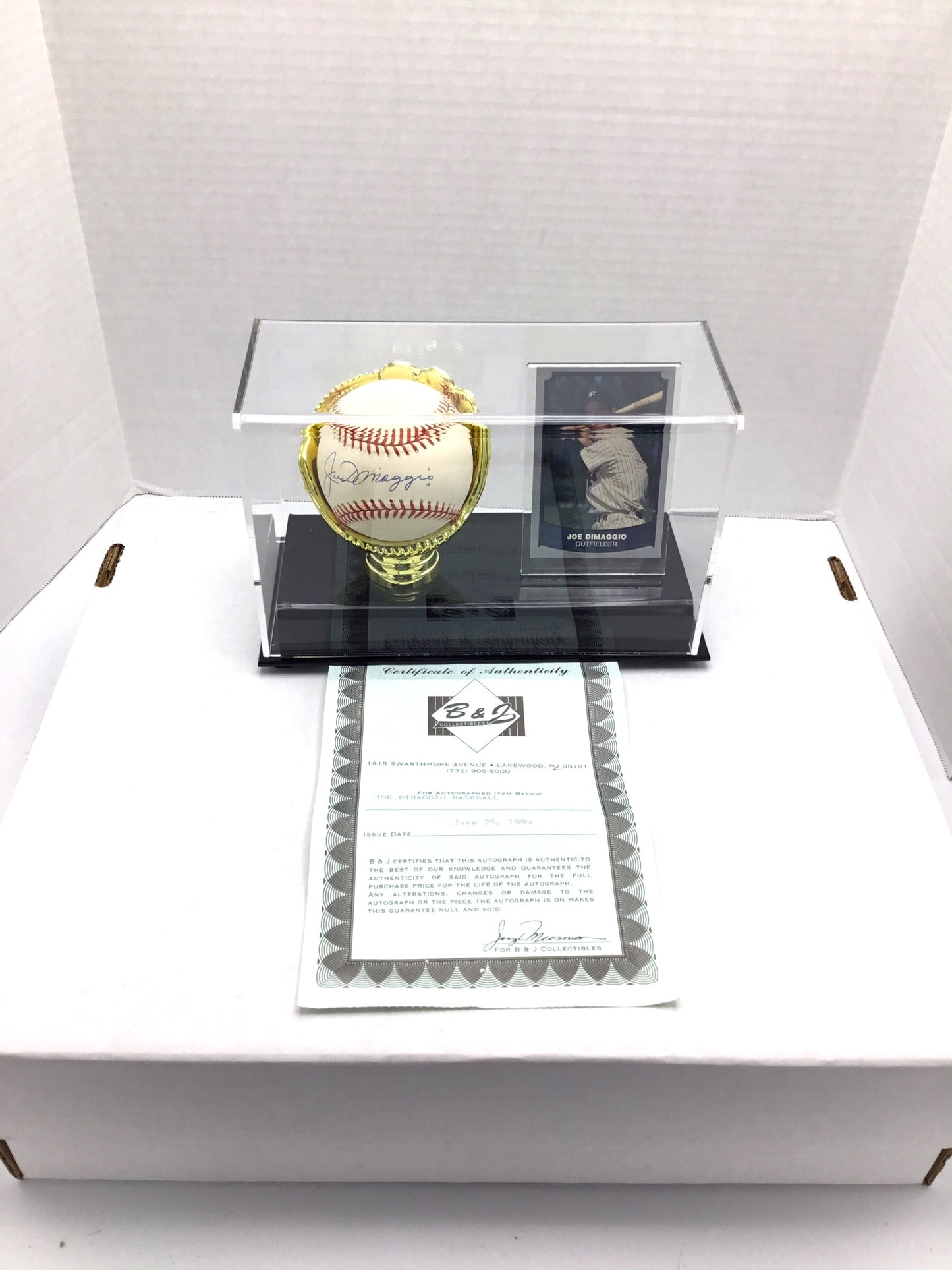 Joe Dimaggio Certified Authentic Autographed Baseball & Card