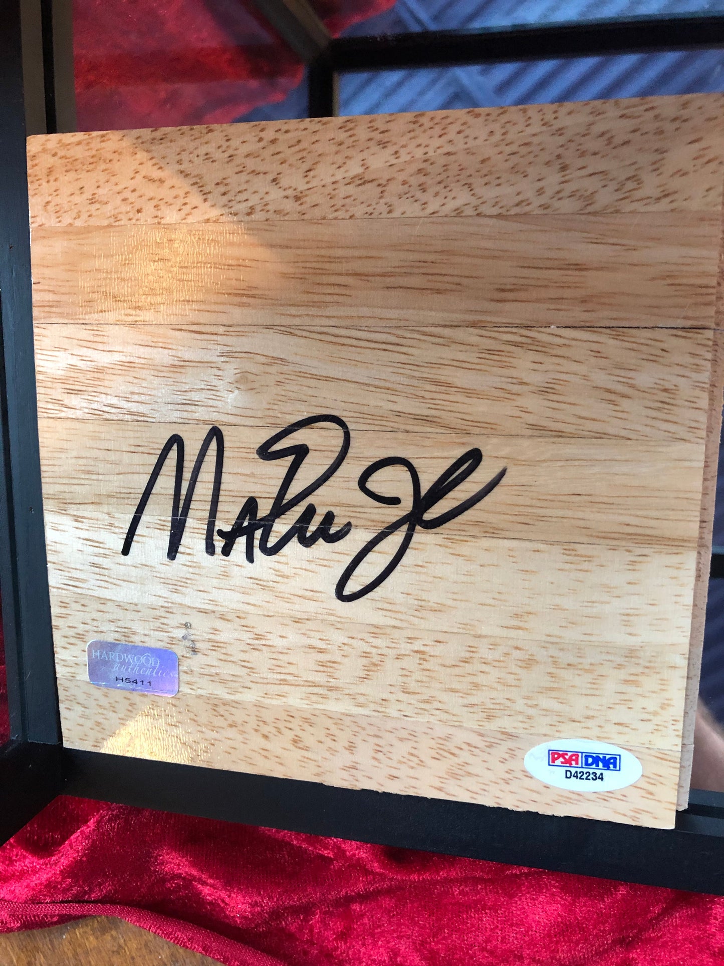 Magic Johnson Lakers Certified Authentic Autographed Basketball Court Shadowbox