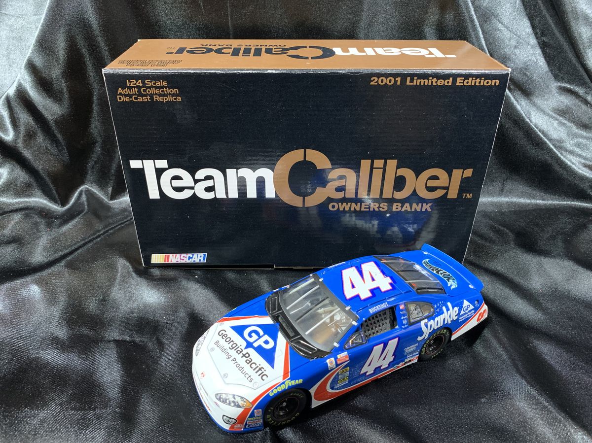 NASCAR Team Caliber Buckshot Jones #44 Georgia-Pacific 1:24 Replica
