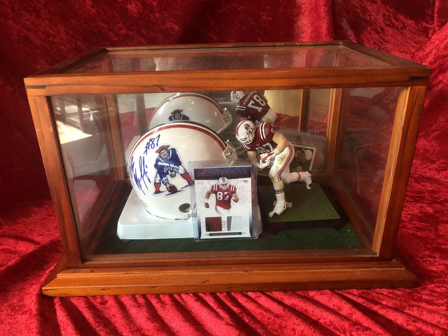 Rob Gronkowski Signed Patriots Mini Helmet Shadowbox – Card, Figure, & COA