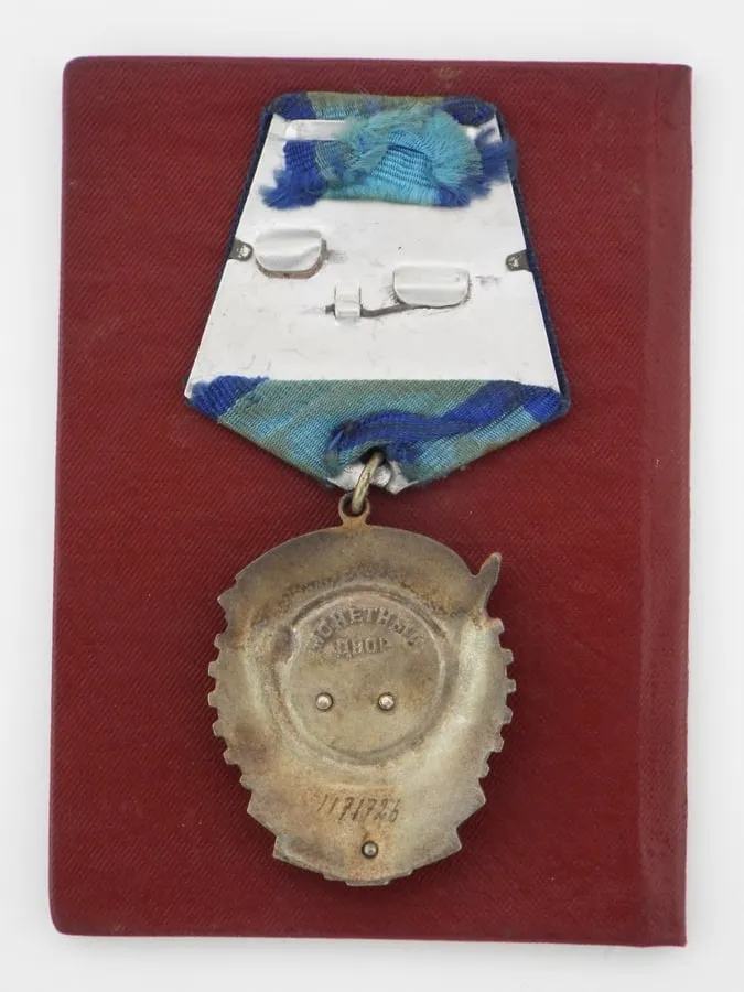 Russian WW2 Soviet Silver Medal Badge of Honour Instituted 1935 With Document
