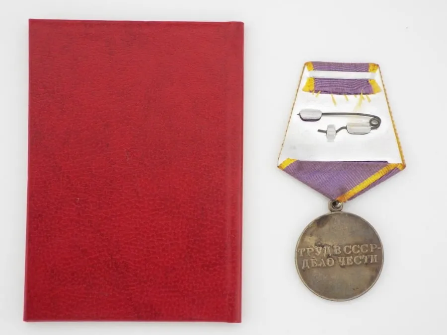 Russian WW2 Soviet Silver Medal for Valiant Labour Institute 1943 With Document