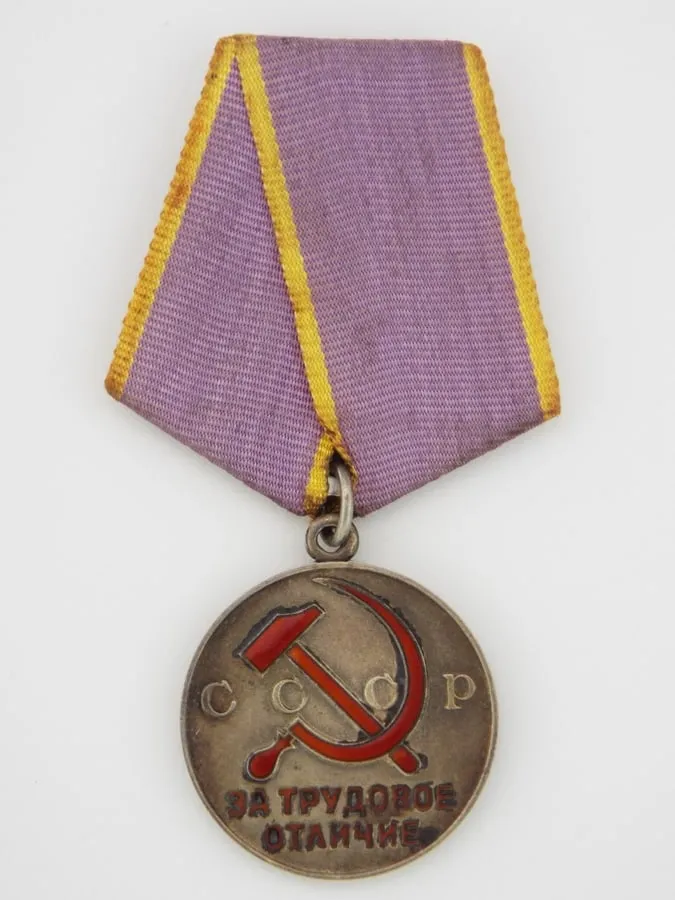 Russian WW2 Soviet Silver Medal for Valiant Labour Institute 1943 With Document