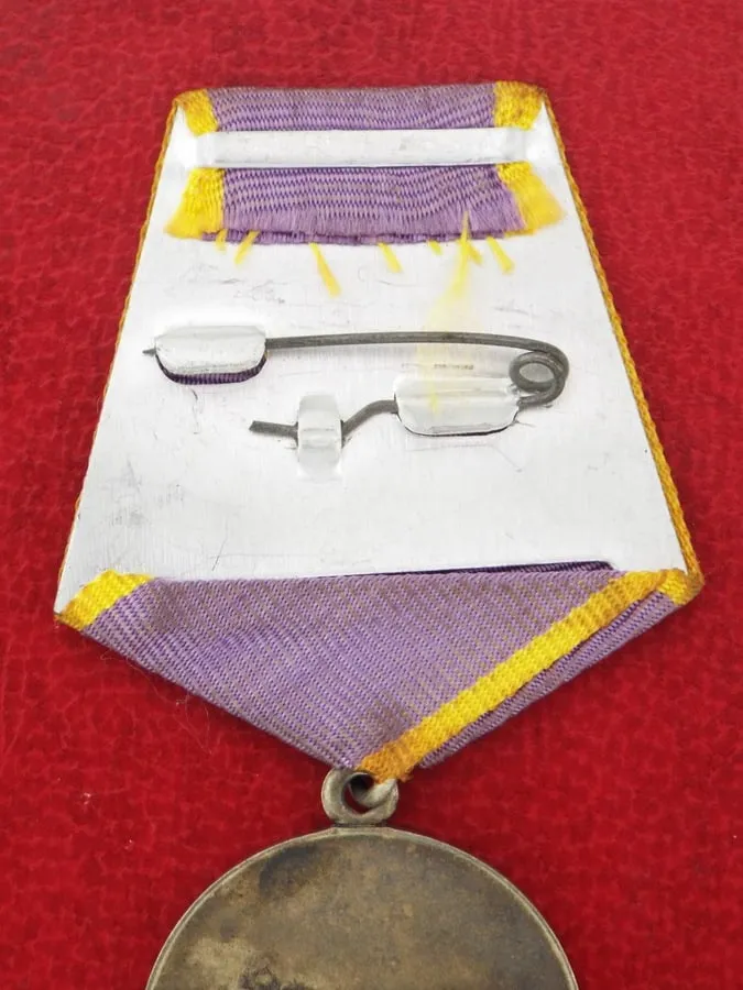 Russian WW2 Soviet Silver Medal for Valiant Labour Institute 1943 With Document