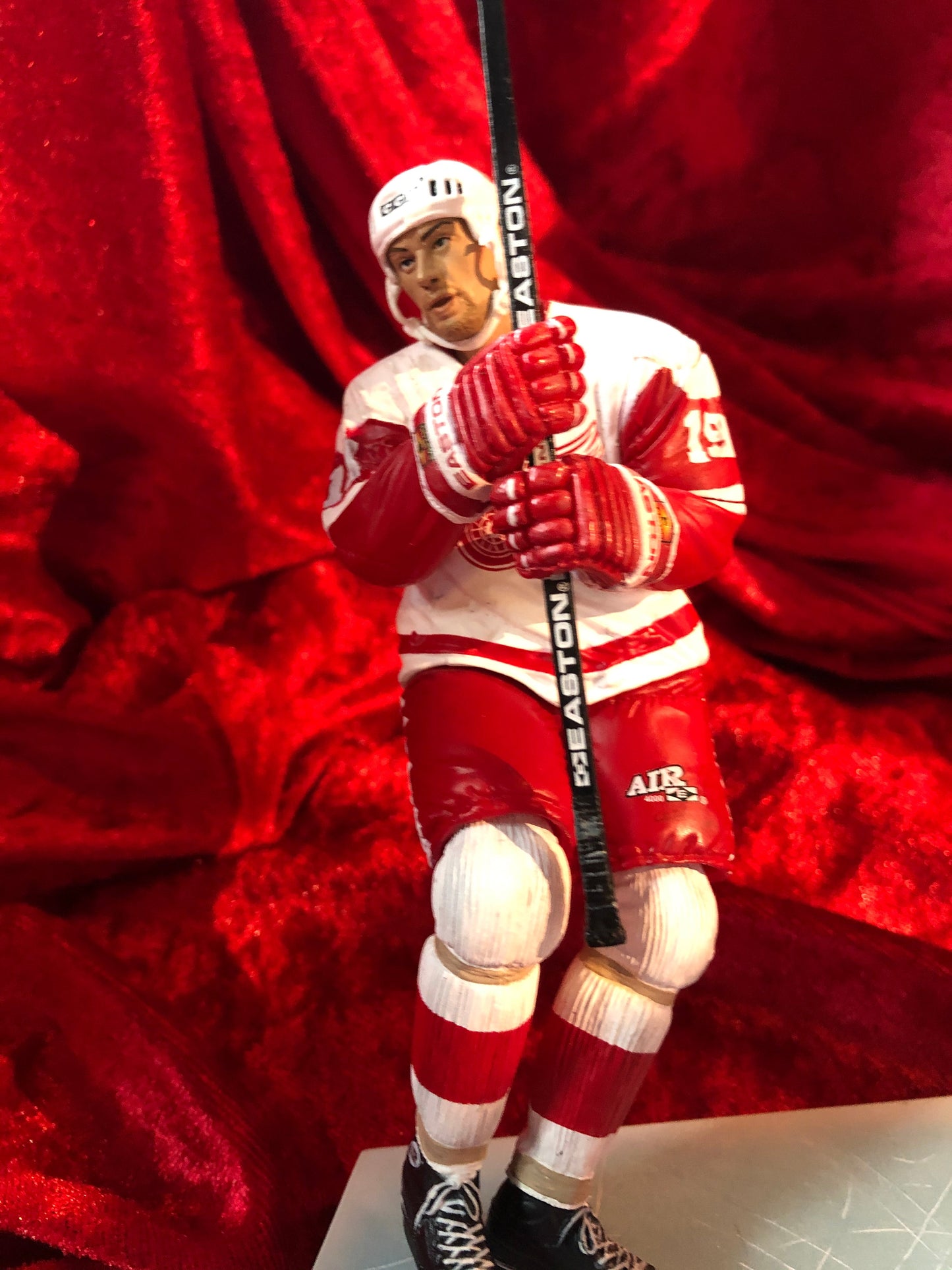 Steve Yzerman Red Wings Certified Authentic Autographed Hockey Puck Shadowbox