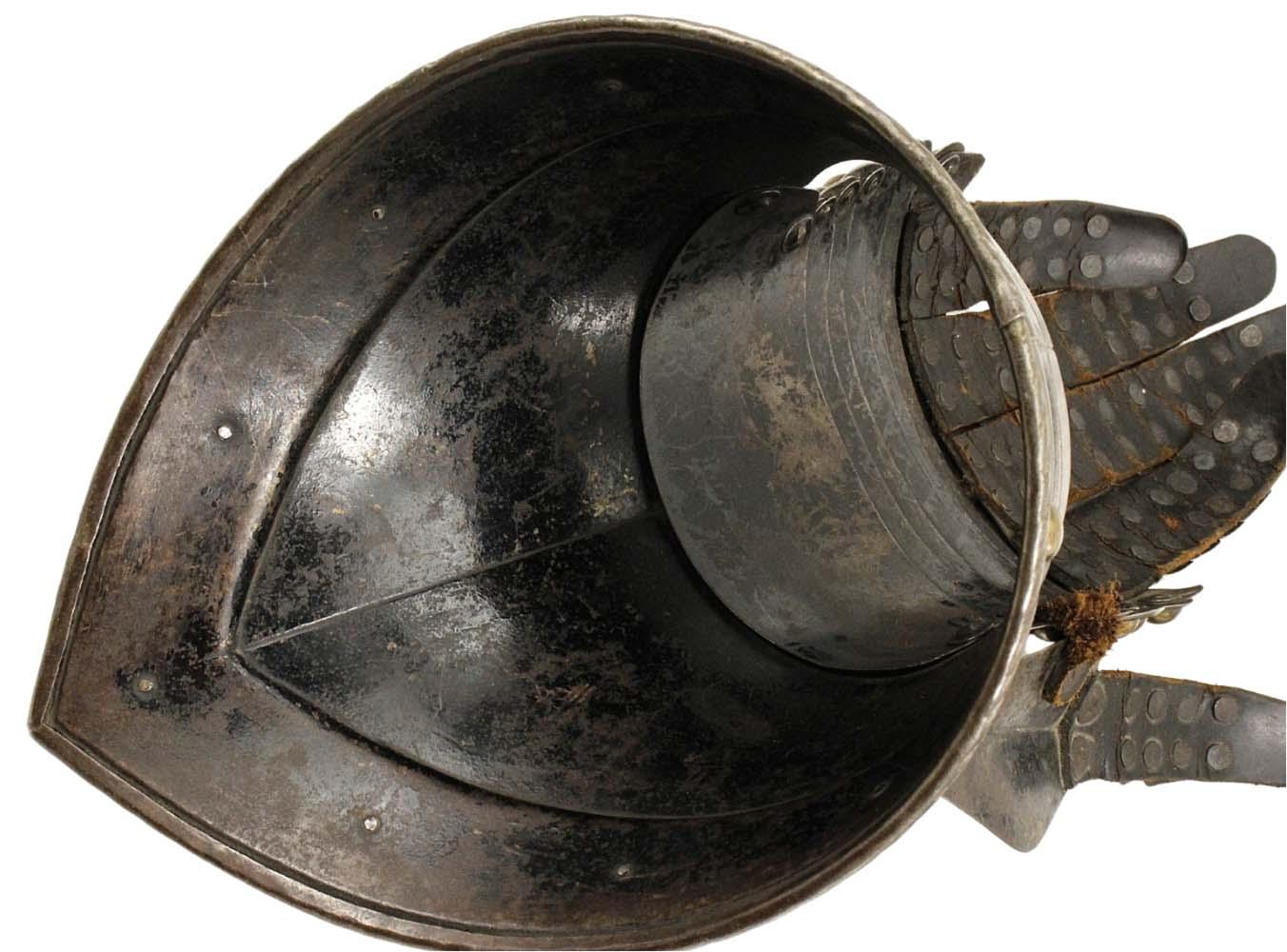 Victorian Knight’s Armor Gauntlets – 16th–17th C. Style w/ Etched Detail