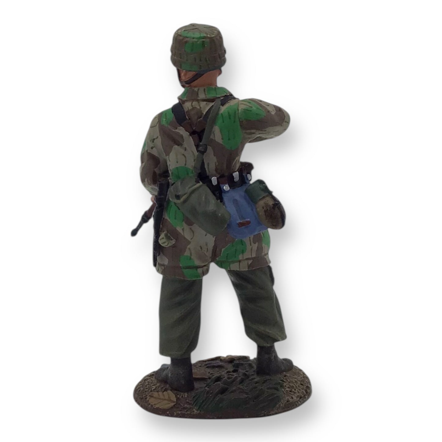 W. Britain 25053 German Fallschirmjäger with K-98 – 1:30 Scale Metal Figure