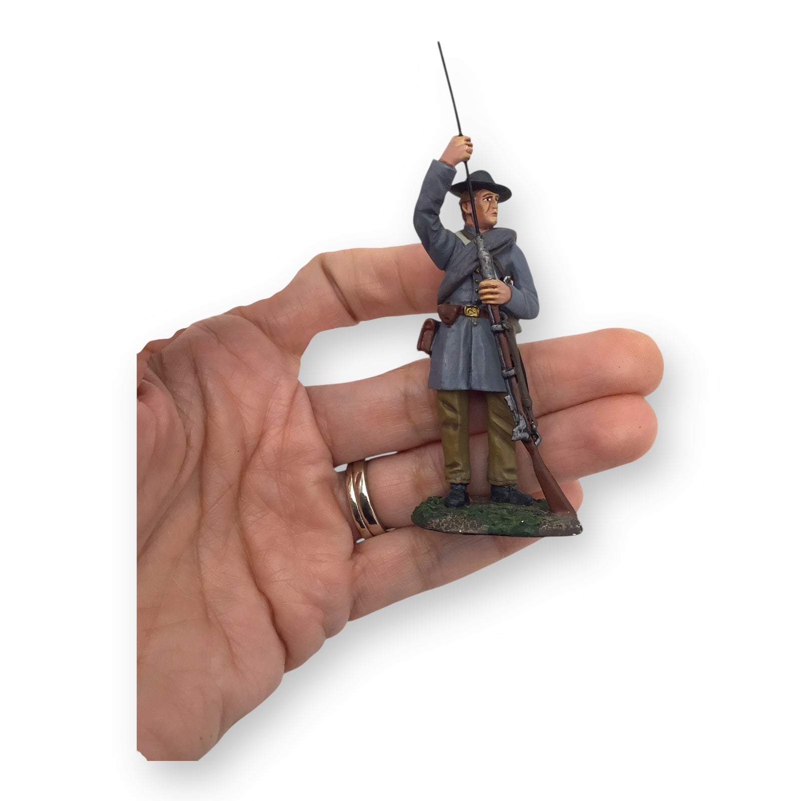 W. Britain 31256 Confederate Infantry Standing Ramming – 1:30 Scale Metal Figure