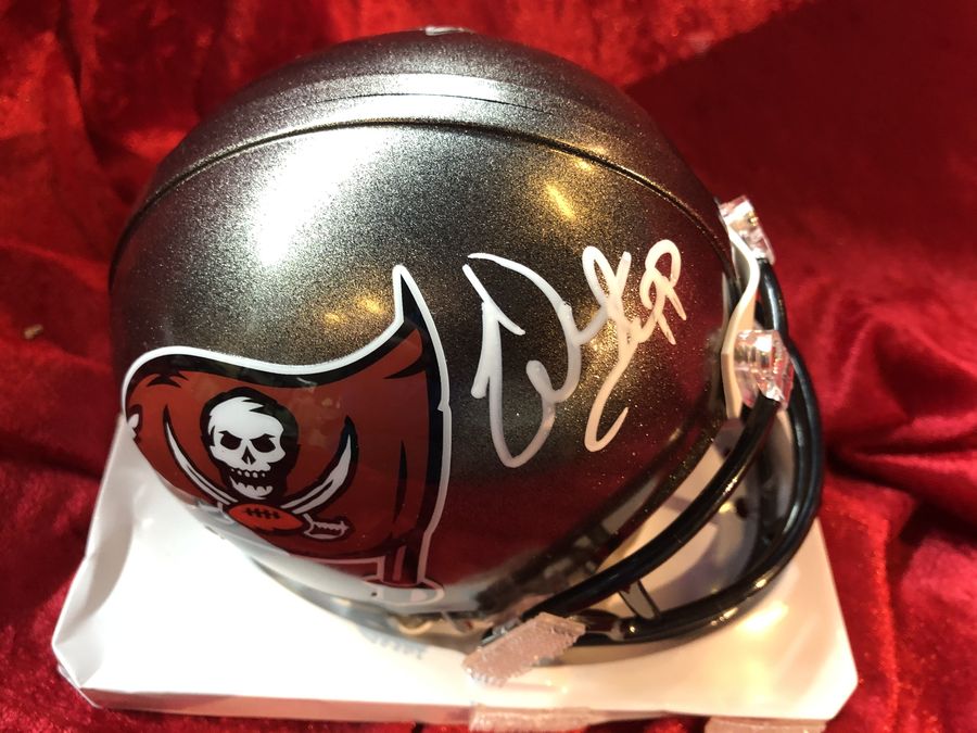 Warren Sapp Bucs Certified Authentic Autographed Mini-helmet Shadowbox