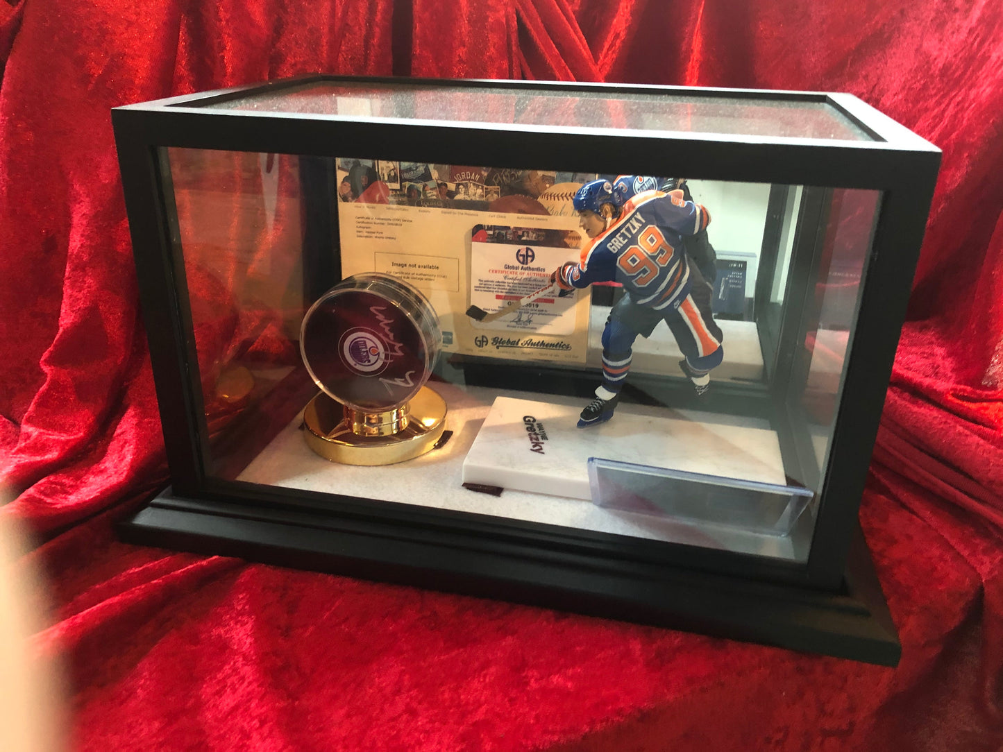 Wayne Gretzky Rangers Certified Authentic Autographed Hockey Puck Shadowbox