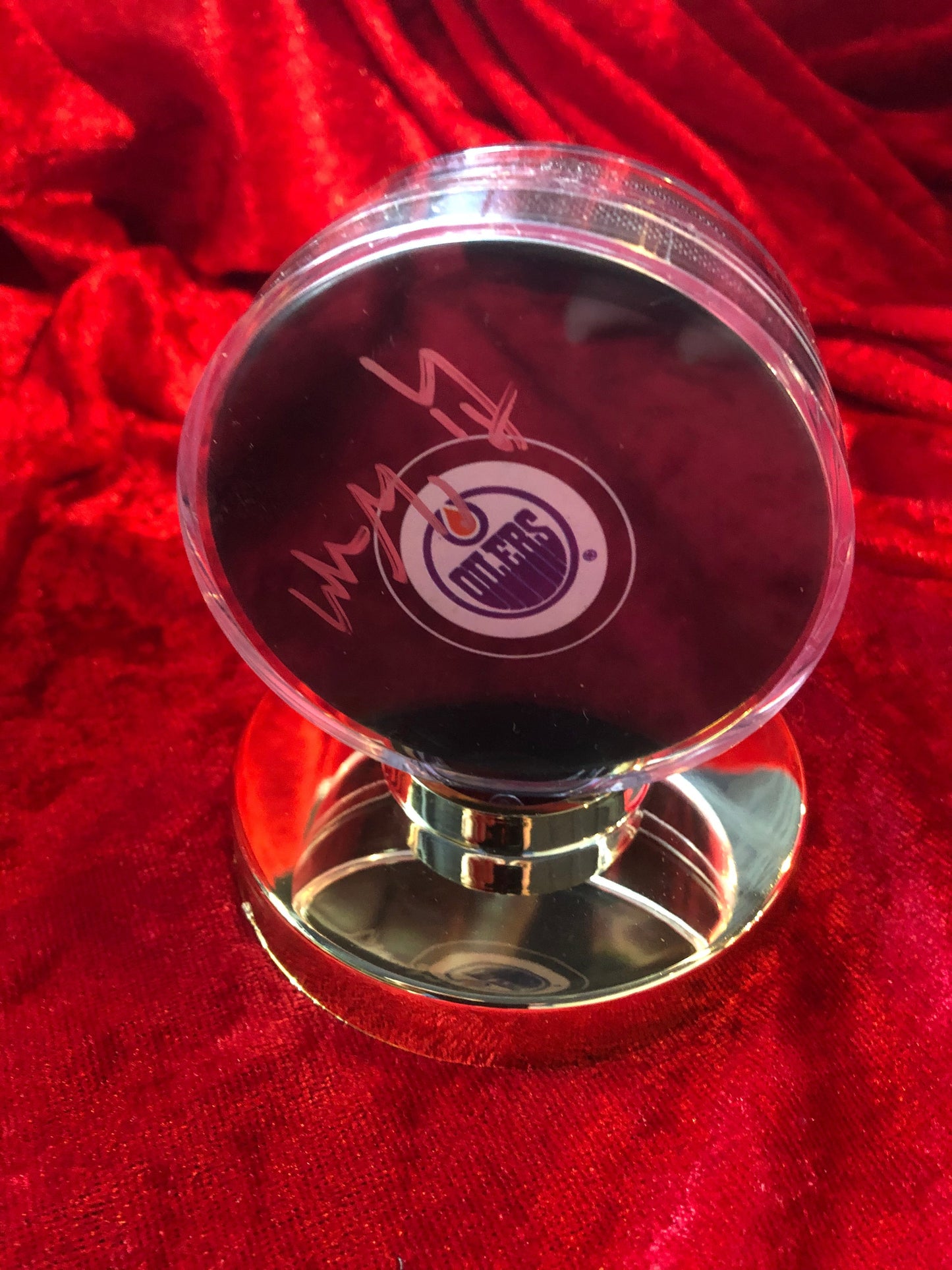 Wayne Gretzky Signed Oilers Puck Hockey Shadowbox – COA
