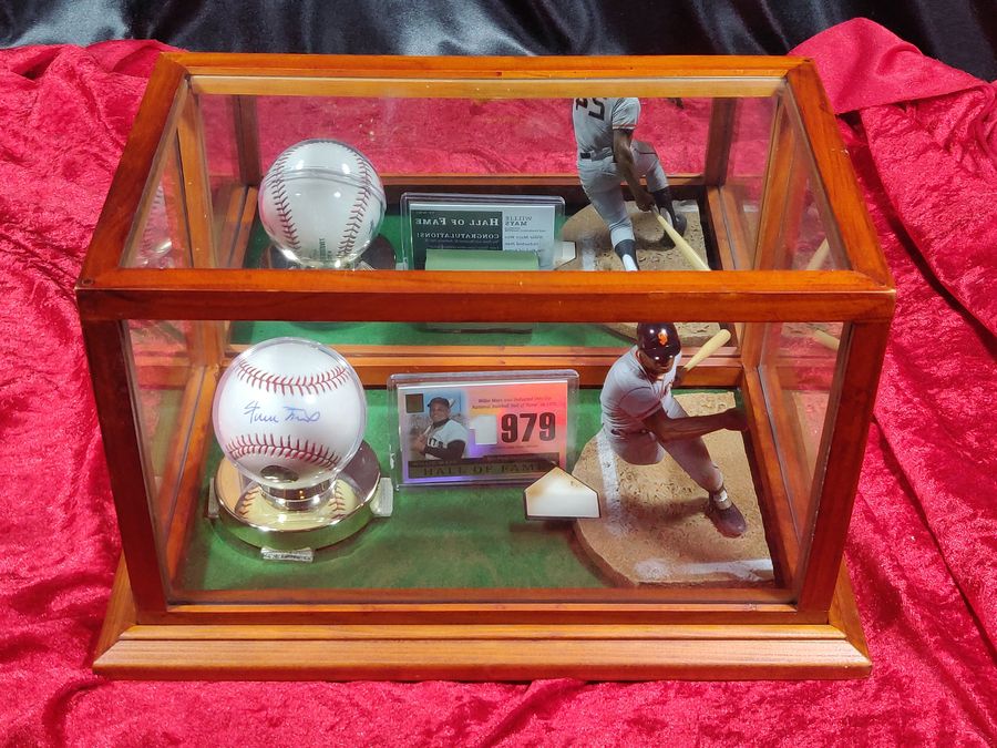 Willie Mays Shadowbox Signed Baseball, Jersey Card & Figure San Francisco Giants