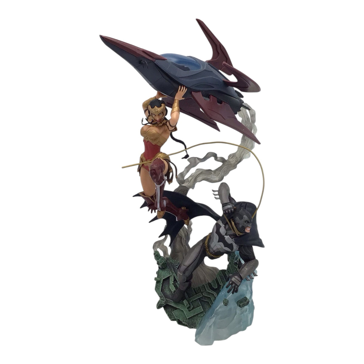 Injustice Gods Among Us Wonder Woman vs Batman Statue