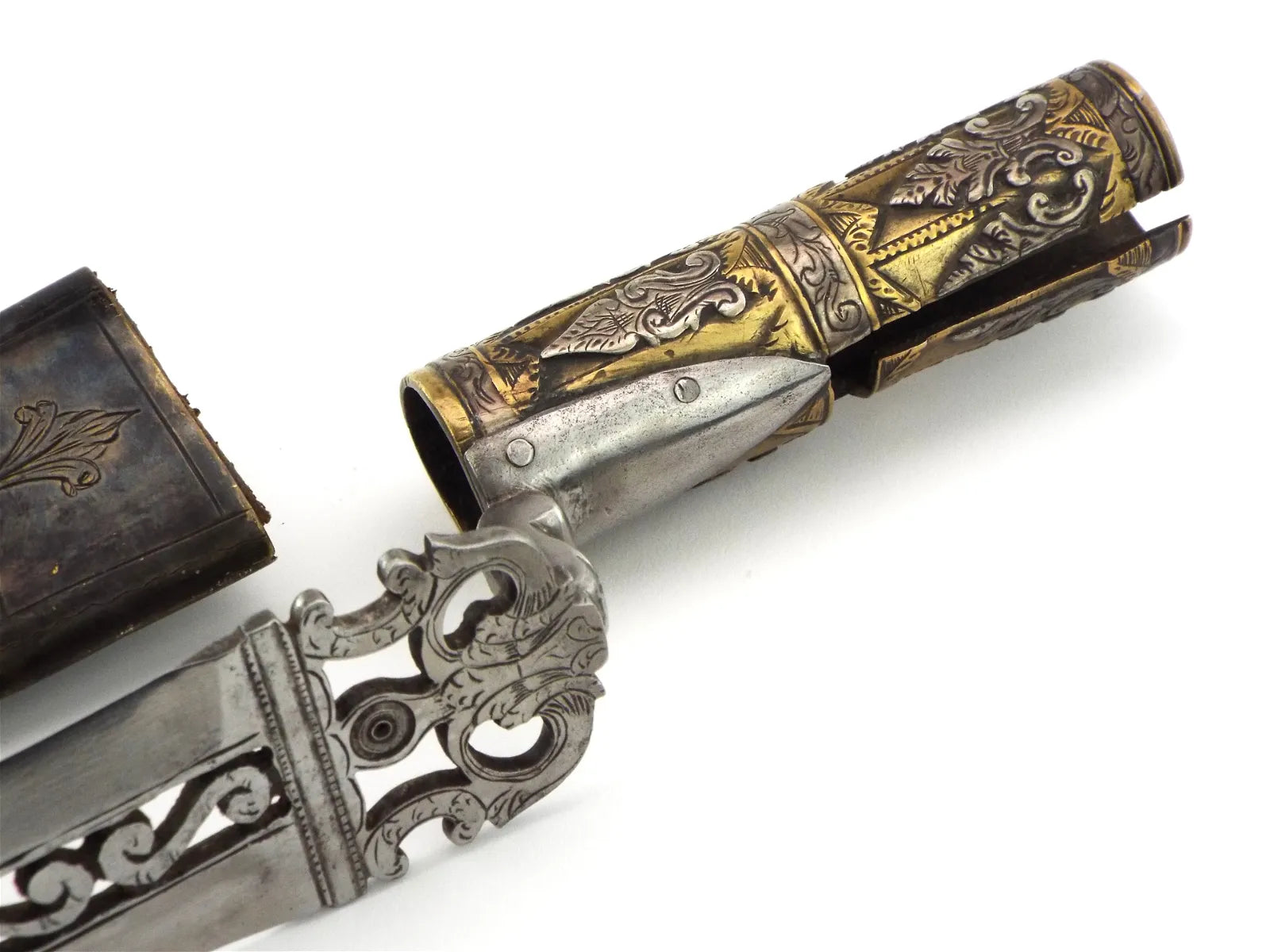 American Revolutionary War Period 18th Century Italian Large Socket Bayonet Dagger with Exquisite Chiseled & Pierced Steel of Superb Quality