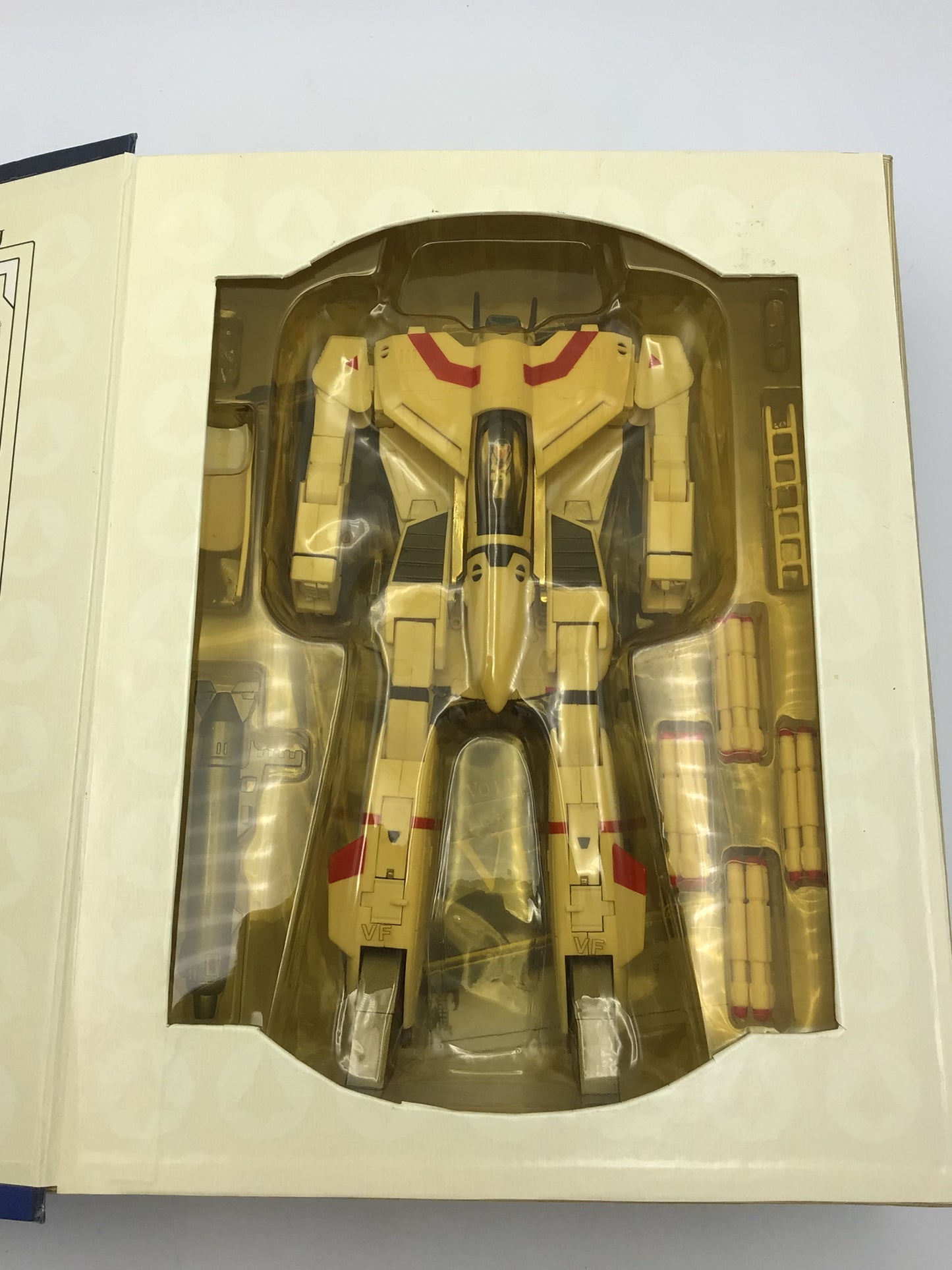 Toynami Robotech Masterpiece Collection Volume 1 VF-1J Veritech Fighter Figure