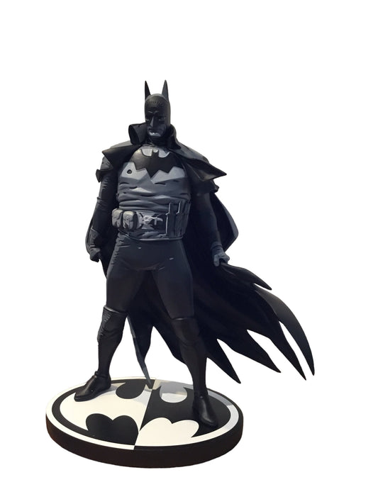 BATMAN BLACK & WHITE - BATMAN STATUE BY MIKE MIGNOLA - DC 2022