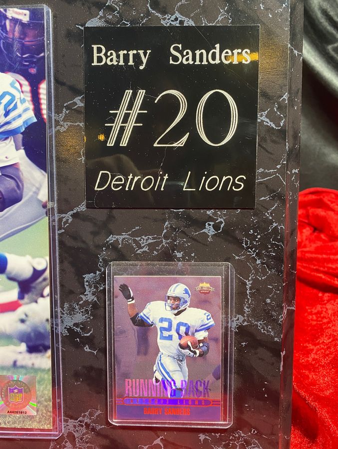 Barry Sanders Autographed 8x10 Photo Plaque w/ Football Card Detroit Lions