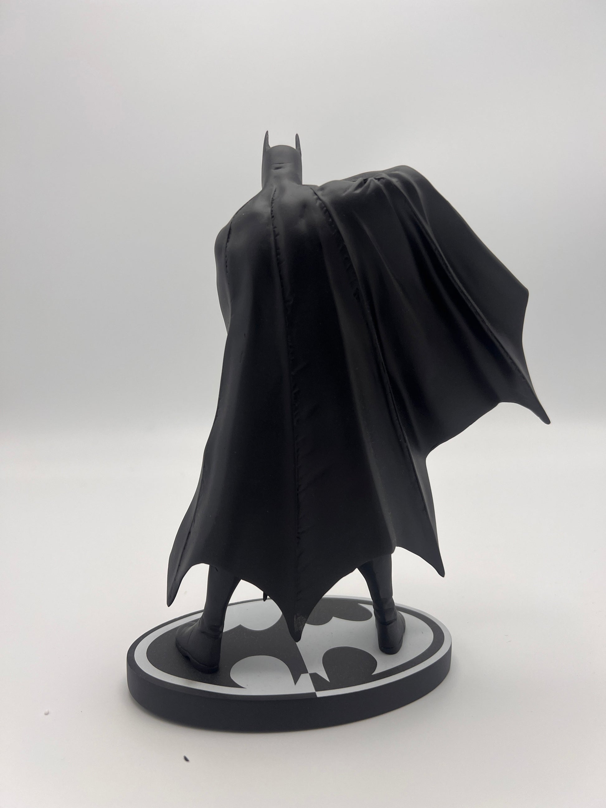 Batman Black and White - Alex Ross statue - DC Direct 0597 / 6000