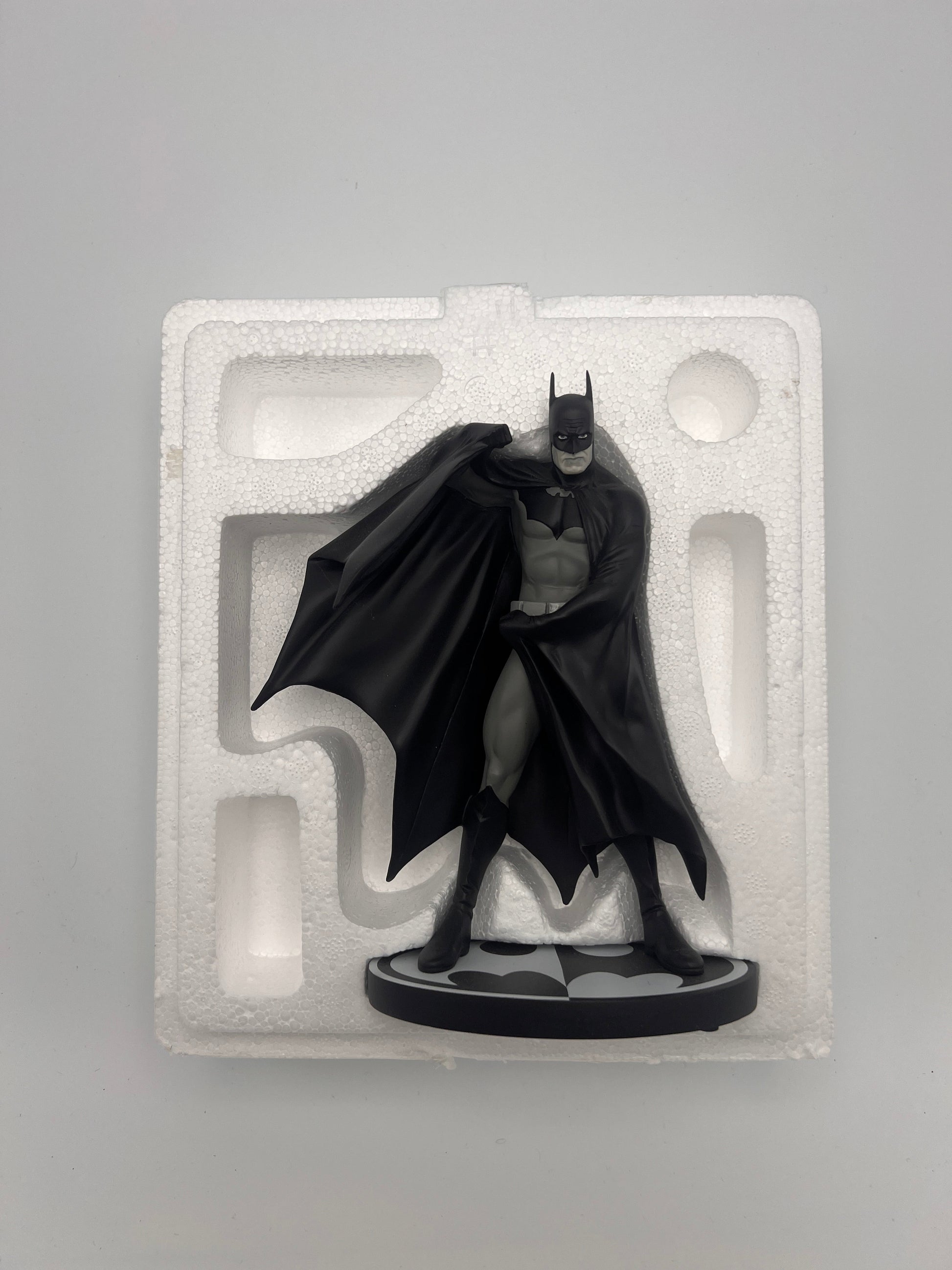 Batman Black and White - Alex Ross statue - DC Direct 0597 / 6000