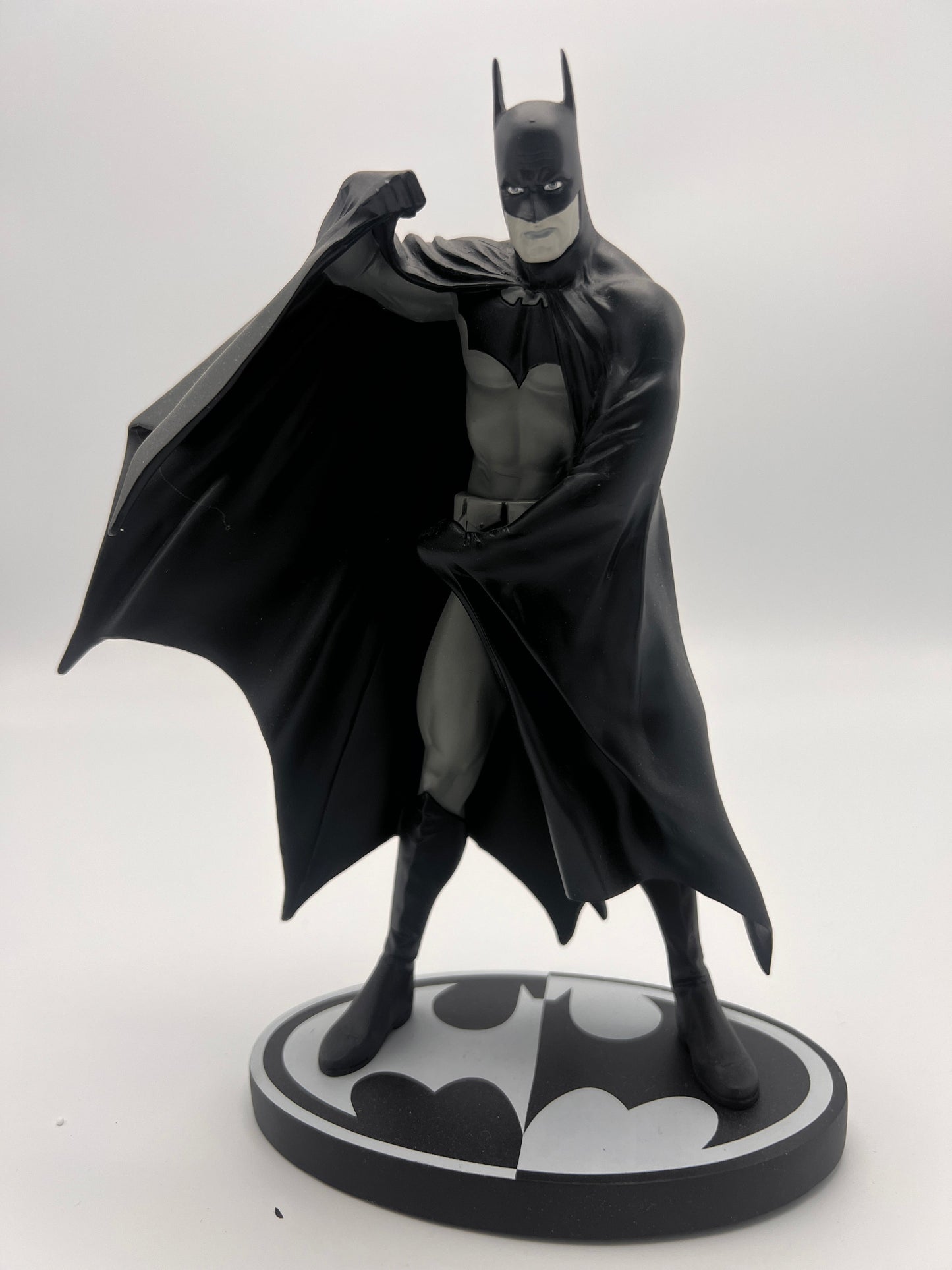 Batman Black and White - Alex Ross statue - DC Direct 0597 / 6000