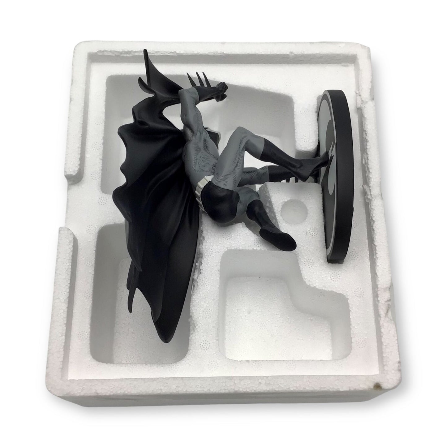 Batman: Black and White Statue by Joe Kubert - DC Direct 1572/3800 DC