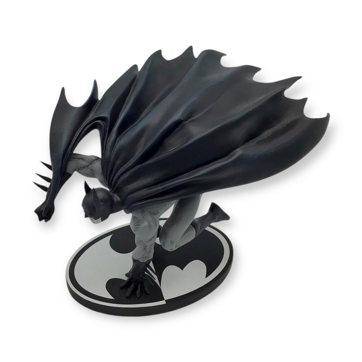 Batman: Black and White Statue by Joe Kubert - DC Direct 1572/3800 DC