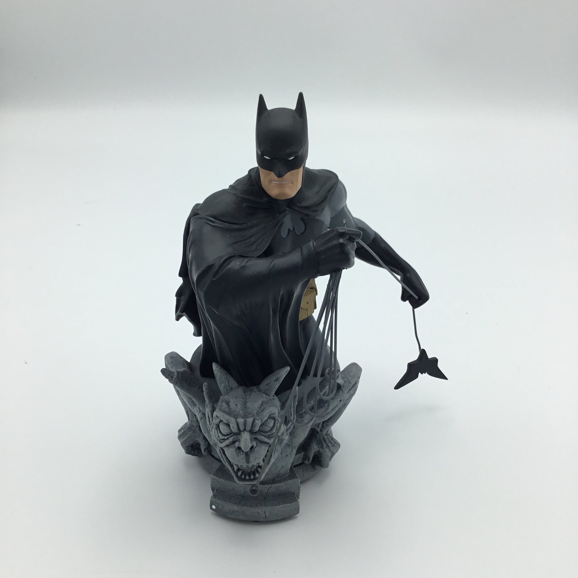 Batman: Heroes Of The DC Universe Bust - DC Direct - 2465/ 5000