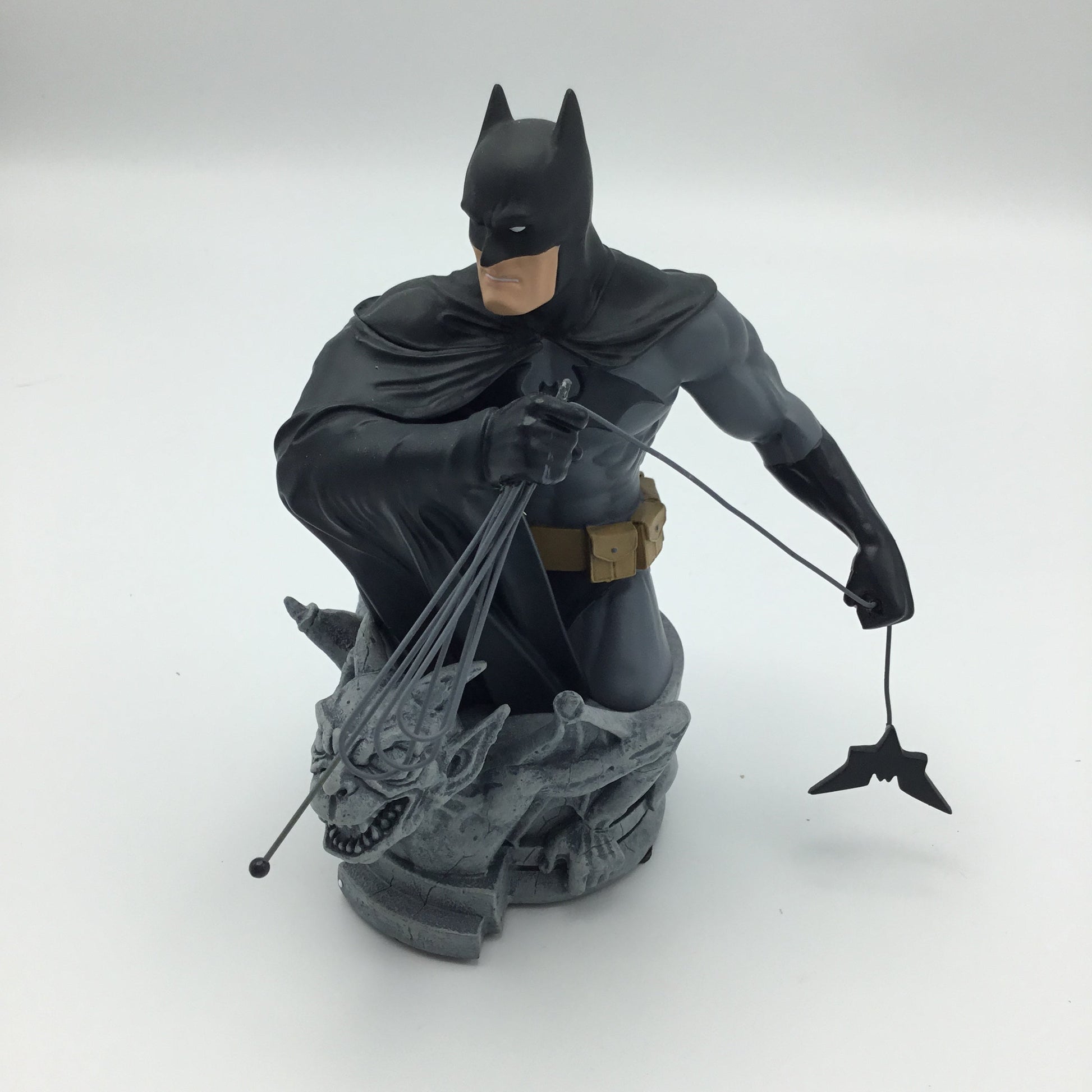 Batman: Heroes Of The DC Universe Bust - DC Direct - 2465/ 5000