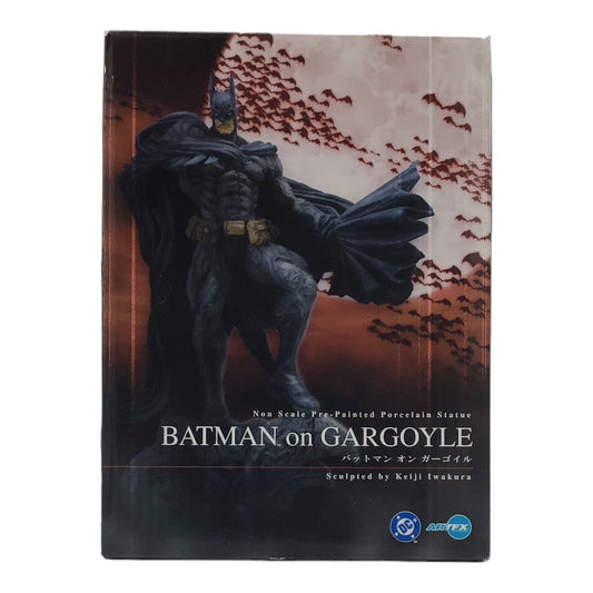 Batman On Gargoyle Porcelain statue sculpted by Keiji Iwakura - Kotobukiya ArtFx #1452/ 2700