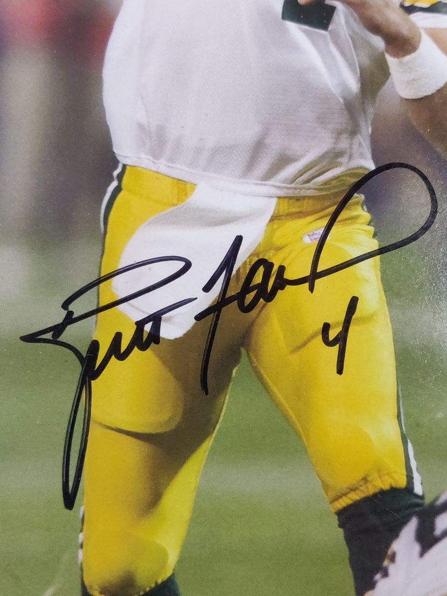 Brett Favre Signed 8x10 Framed Photo w/ Game-Worn Jersey Card Certified