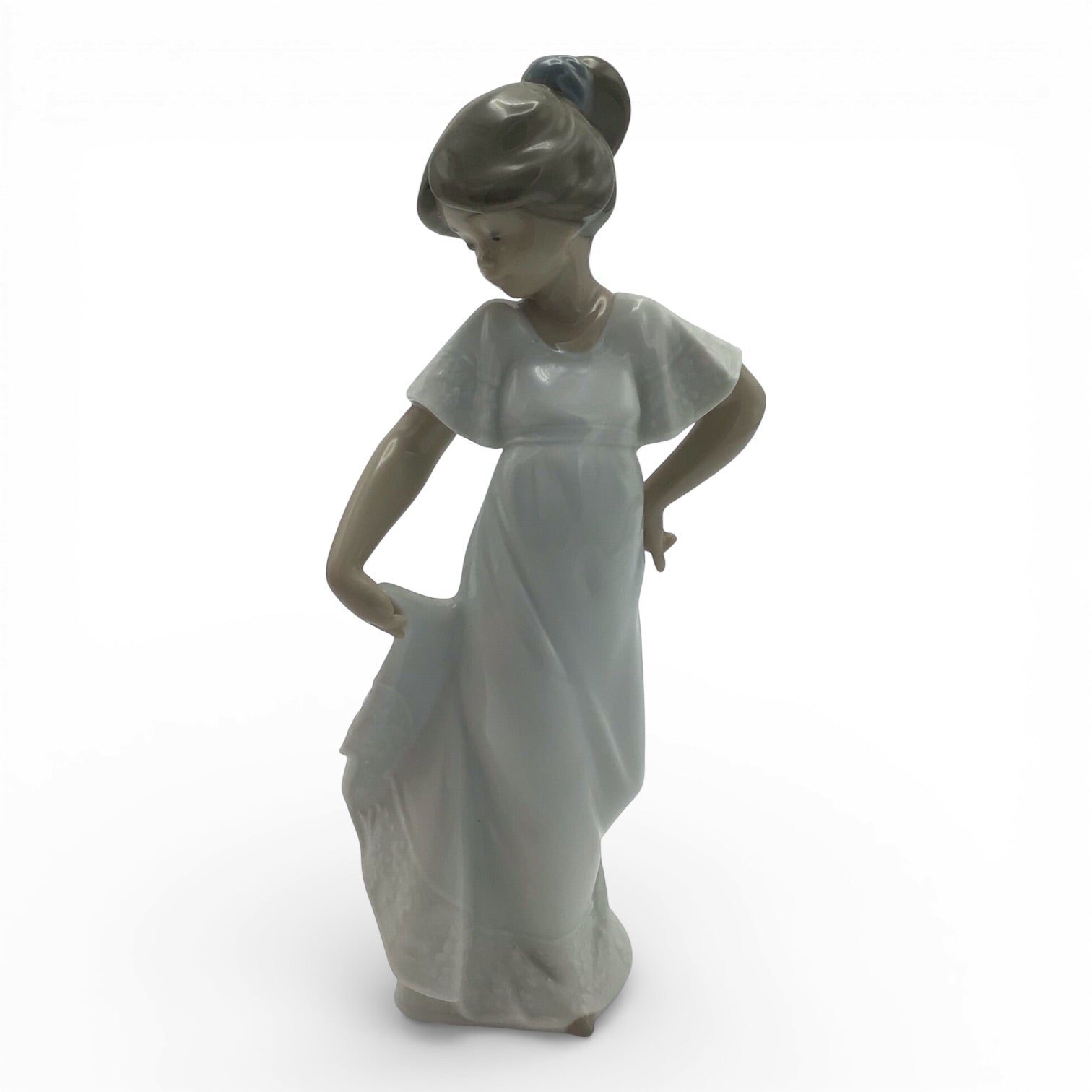 Camison Con Vuelo 1110 Porcelain Figurine - NAO by Lladro Made in Spain